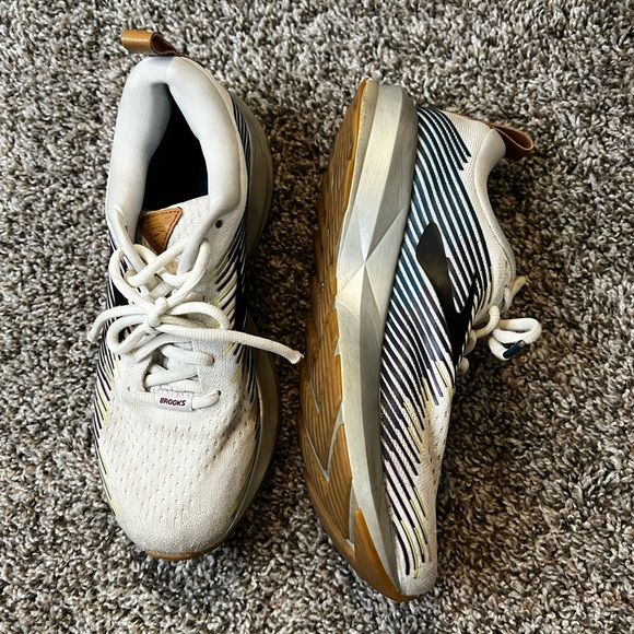 Brooks Levitate DNA - Picture 2 of 5